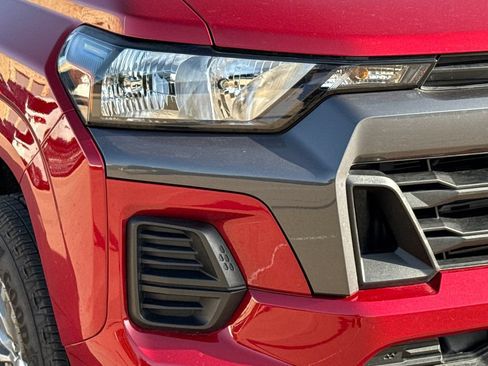 Used 2025 Chevrolet Colorado LT RWD image 4