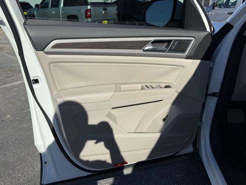 Used 2019 Volkswagen Atlas SEL image 11