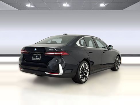 Used 2026 BMW 530i RWD image 9