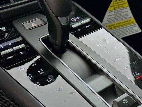 New 2026 Porsche Macan image 21