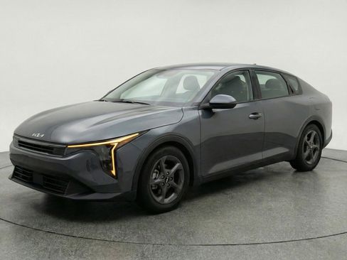 Used 2025 Kia K4 FWD image 3