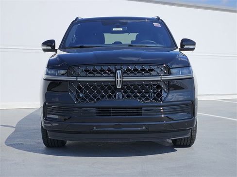 New 2025 Lincoln Navigator Reserve w/ Jet Appearance Package image 2