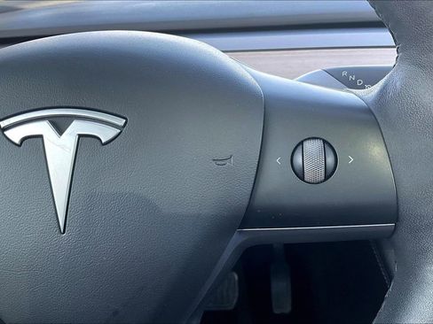 Used 2022 Tesla Model Y Long Range AWD/4WD image 19