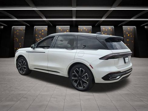 New 2026 Lincoln Nautilus Reserve image 3