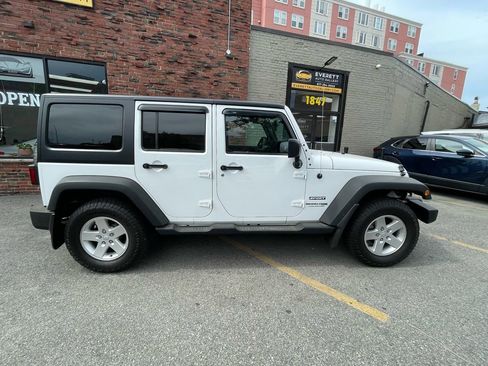 Used 2018 Jeep Wrangler Unlimited Sport S AWD/4WD image 2