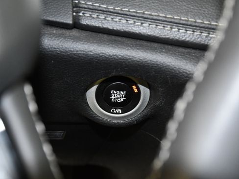 Used 2025 Chrysler Pacifica Limited image 25