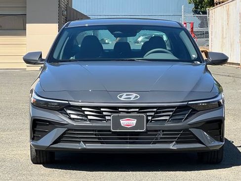 New 2026 Hyundai Elantra Hybrid FWD image 3