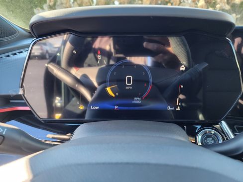 New 2026 Chevrolet Trax RS w/ Sunroof Package image 31