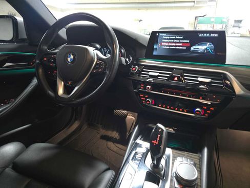 Used 2018 BMW 530e xDrive w/ Premium Package 2 AWD/4WD image 11