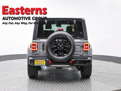 Used 2022 Jeep Wrangler Unlimited Sahara w/ Cold Weather Group AWD/4WD image 6
