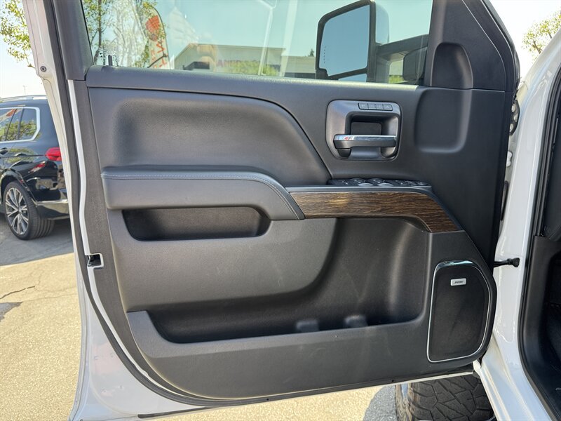 Used 2019 GMC Sierra 2500 Denali w/ Duramax Plus Package AWD/4WD image 24
