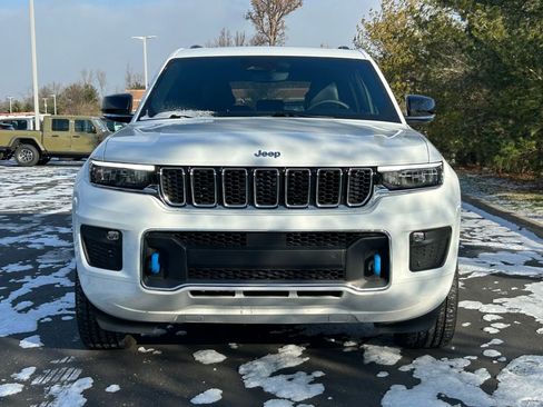 Used 2022 Jeep Grand Cherokee Overland image 2