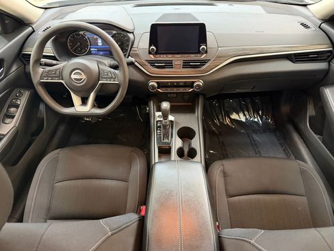 Used 2025 Nissan Altima 2.5 SV FWD image 16