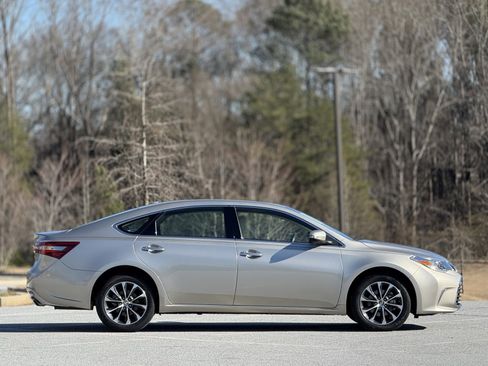Used 2018 Toyota Avalon XLE image 11