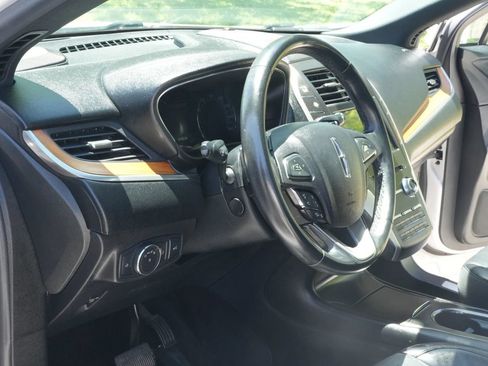 Used 2019 Lincoln MKC Reserve w/ MKC Technology Package FWD image 2