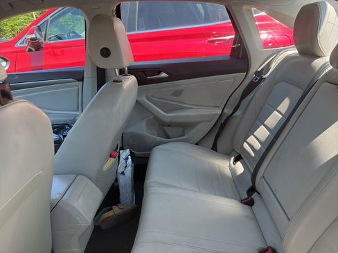 Used 2023 Volkswagen Jetta SE FWD image 8