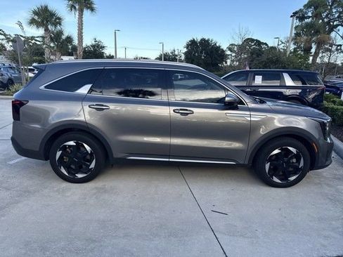 Used 2025 Kia Sorento EX AWD/4WD image 6