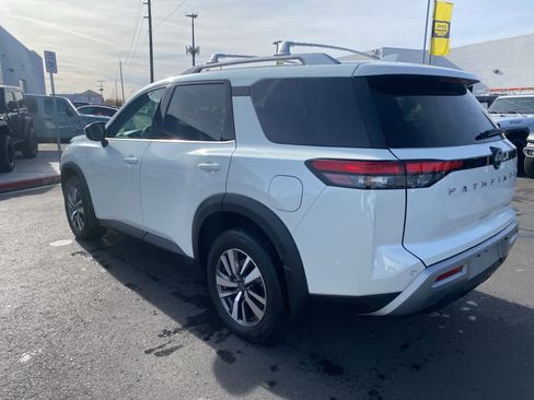 Used 2024 Nissan Pathfinder SL image 13