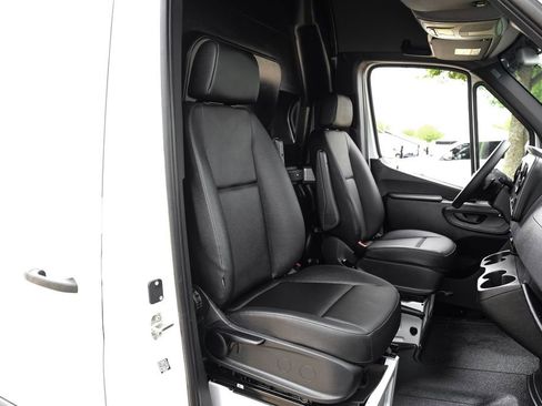 Used 2023 Mercedes-Benz Sprinter 2500 image 29