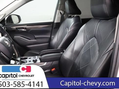 Used 2021 Toyota Highlander Platinum AWD/4WD image 13