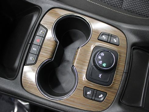 Used 2023 GMC Acadia SLE w/ Driver Convenience Package image 34