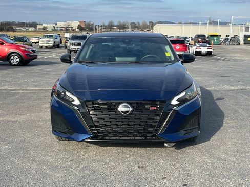 Used 2024 Nissan Altima 2.5 SR w/ SR Premium Package image 10