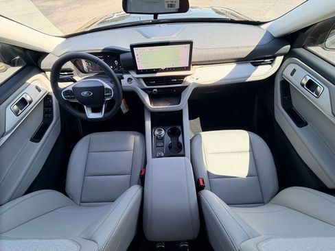 New 2026 Ford Explorer Active RWD image 16