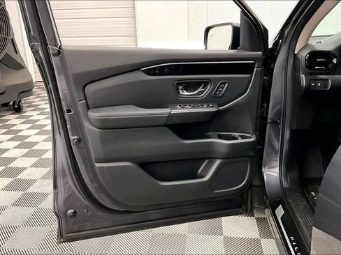 Used 2025 Honda Pilot EX-L image 19