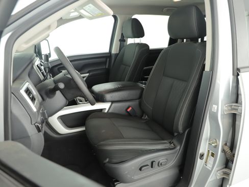 Used 2017 Nissan Titan SV image 26