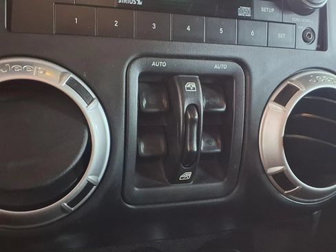 Used 2013 Jeep Wrangler Unlimited Sahara AWD/4WD image 19
