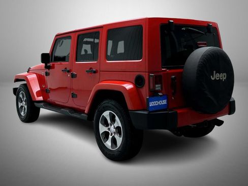 Used 2016 Jeep Wrangler Unlimited Sahara w/ Connectivity Group AWD/4WD image 7