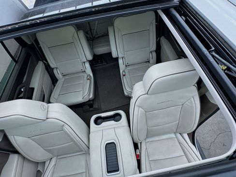 Used 2021 GMC Yukon Denali w/ Denali Premium Package image 14