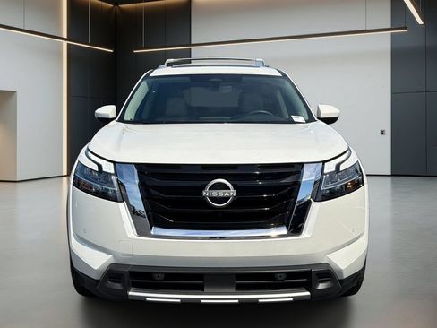 Used 2024 Nissan Pathfinder SL w/ SL Premium Package FWD image 9