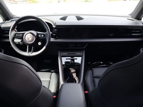 Certified 2025 Porsche Macan Electric RWD image 21