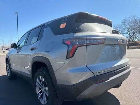 Used 2025 Chevrolet Equinox LT image 3