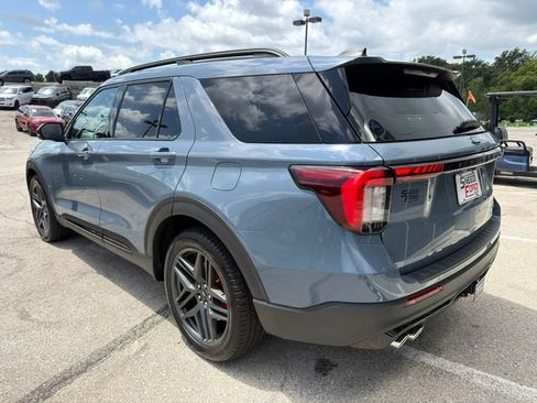 Used 2025 Ford Explorer ST AWD/4WD image 5