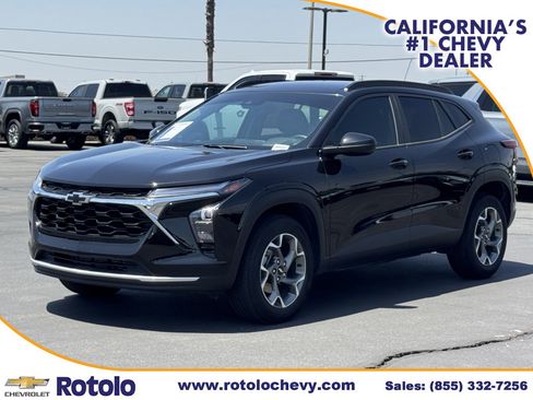 Used 2024 Chevrolet Trax LT w/ Driver Confidence Package FWD image 3