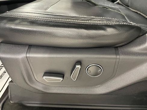 Used 2015 Ford F150 Lariat w/ Equipment Group 502A Luxury AWD/4WD image 10