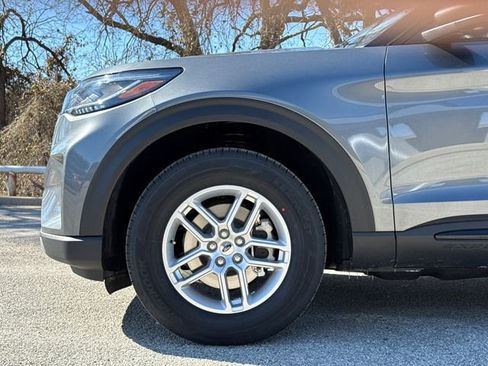 New 2026 Ford Explorer Active RWD image 5