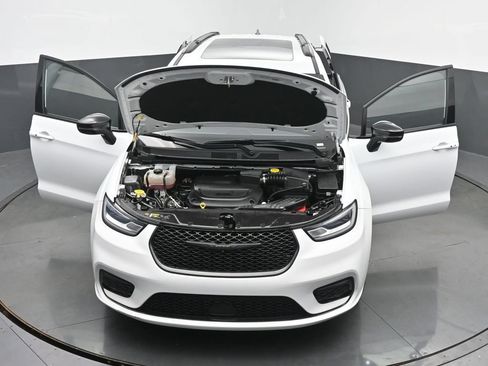 Used 2025 Chrysler Pacifica Limited FWD image 66