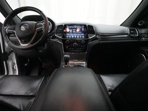 Used 2019 Jeep Grand Cherokee Overland AWD/4WD image 5