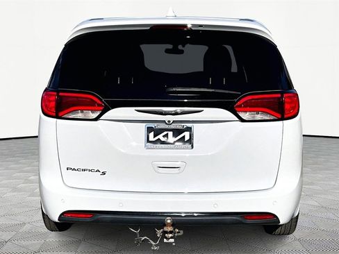 Used 2019 Chrysler Pacifica Touring Plus w/ S Appearance Package image 4