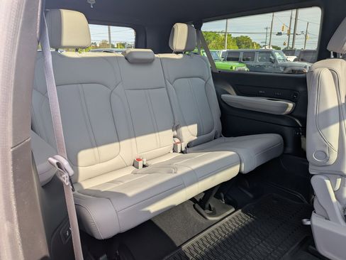 New 2026 Jeep Grand Wagoneer L Limited AWD/4WD image 36