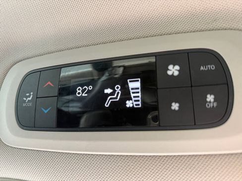 Used 2017 Chrysler Pacifica Limited w/ UConnect Theater Package image 32