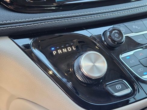 Used 2023 Chrysler Pacifica Limited image 12