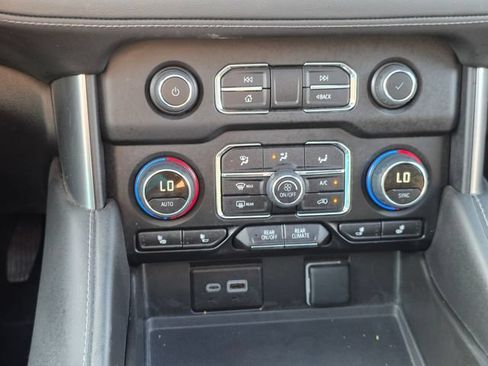 Used 2023 Chevrolet Tahoe Z71 w/ Luxury Package AWD/4WD image 26