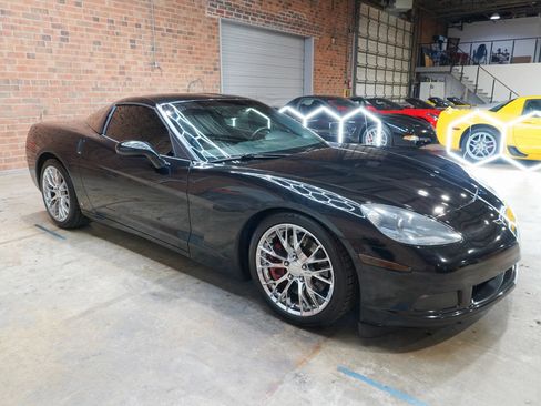 Used 2008 Chevrolet Corvette Coupe w/ Z51 Performance Package RWD image 3