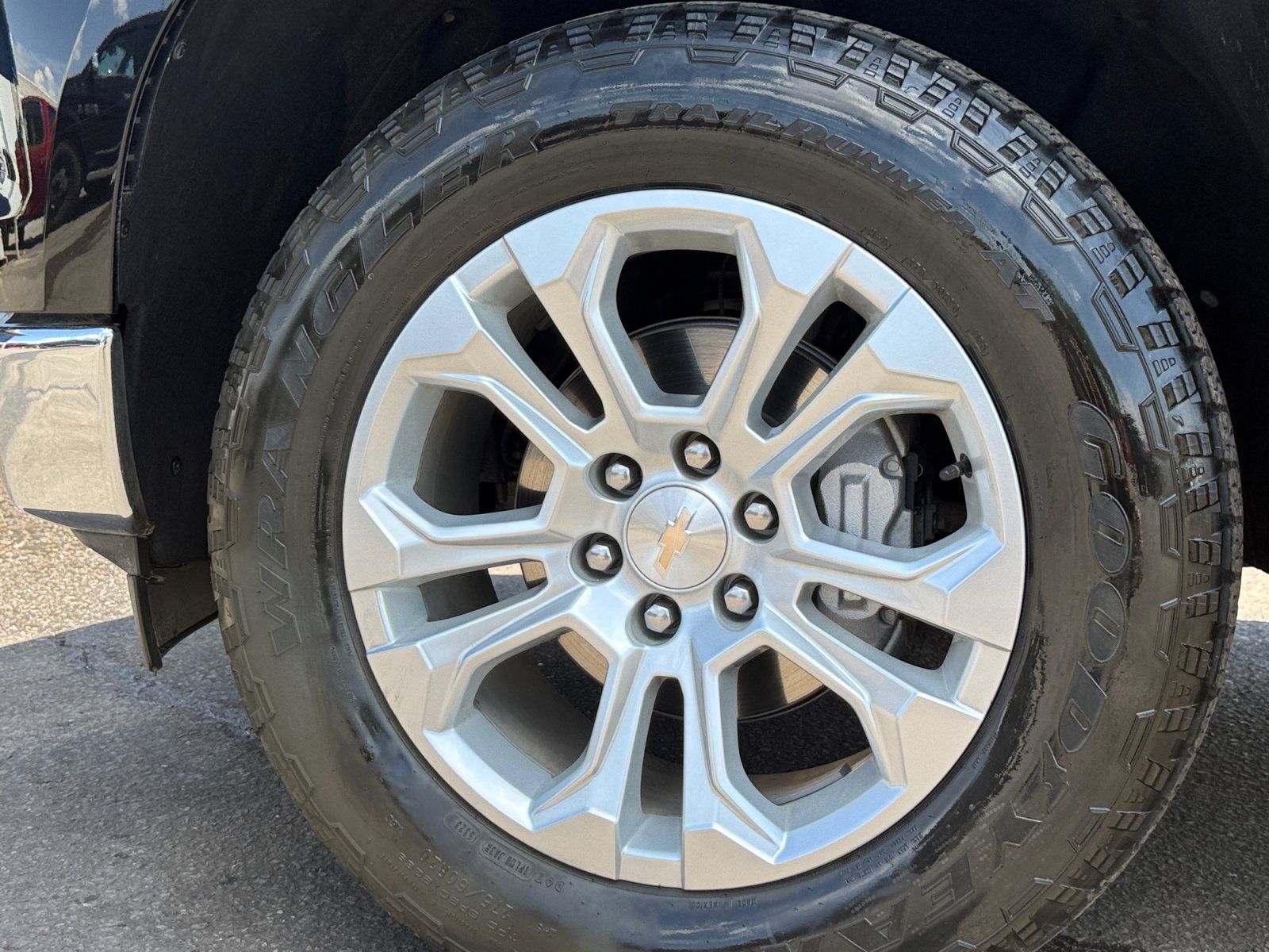 Used 2024 Chevrolet Silverado 1500 LTZ AWD/4WD image 11
