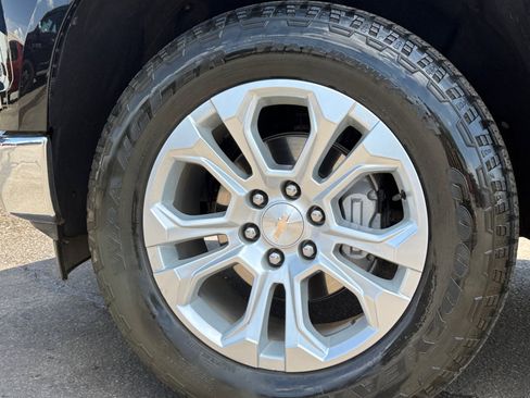 Used 2024 Chevrolet Silverado 1500 LTZ AWD/4WD image 11