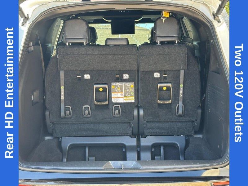 Used 2026 Toyota Sienna Limited FWD image 4